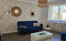 Spacieux Appartement Au Pied De La Cite Medievale